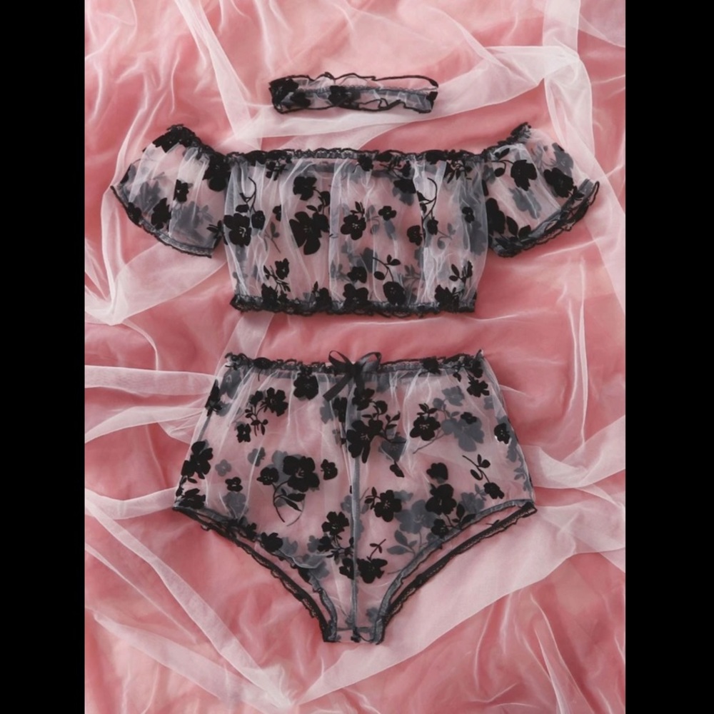 SEXY BLACK FLORAL LINGERIE & CHOKER SET (MEDIUM)
